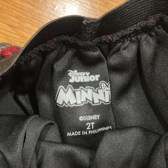 Disney junior Minnie 2 T skirt great condition - Picture 3 of 3